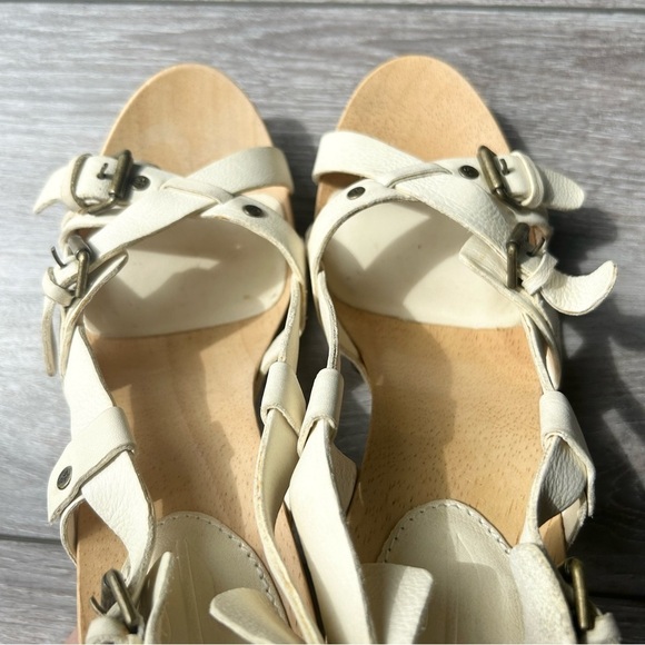Frye Dolly Buckle Wood Sandals in White - Picture 13 of 16